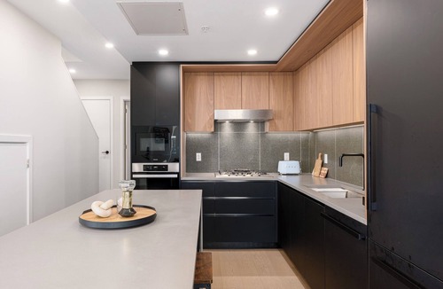 Vancouver South House | Brand New Award Winning Townhouse|3BR|Van West|Skytrain|12 min to Airport & DT