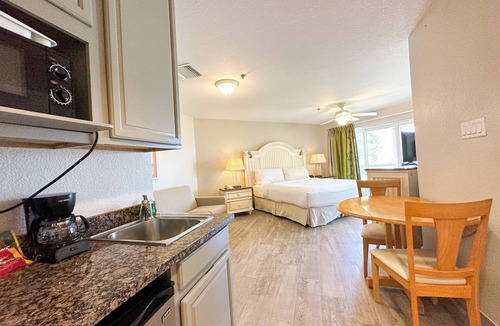 Crystal Harbour Apartment | Breakfast, Island Views & North Sound Sunrises By The Beach