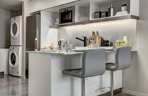 Shaughnessy Village Apartment | Bright Apartment with All Amenities