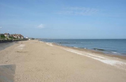 Le Home House | CABOURG/LE HOME: Supervised beach 100 meters away. Near Thalasso and the golf course.