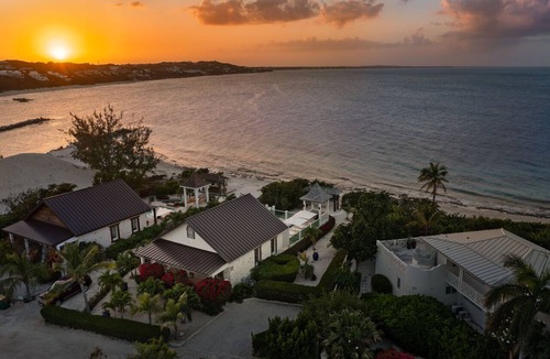 Providenciales Cottage | Callaloo Cottage- Beachfront Paradise!