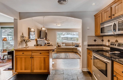 Baseline Sub House | ~ Central Boulder Gem - Walk to CU/Folsom - 20 acre park out the back gate ~