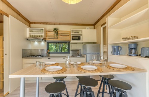 Vaulnaveys-le-Bas Ski Chalet | Chalet 'Columbia 43B' with Mountain View, Wi-Fi and Air Conditioning