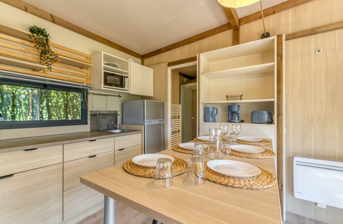 Vaulnaveys-le-Bas Ski Chalet | Chalet 'Columbia 43B' with Mountain View, Wi-Fi and Air Conditioning