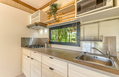 Vaulnaveys-le-Bas RV Rental | Chalet 'Columbia 43H' with Mountain View, Wi-Fi and Air Conditioning