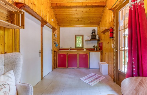 Vaulnaveys-le-Bas Apartment | Chalet 'Jacinthe' with Mountain View, Wi-Fi and Air Conditioning