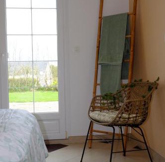 Fontenay-sur-Mer House | Chambre indépendante entre mer et marais du littoral, Salle de bain et WC privatifs , kitchenette et terrasse partagées