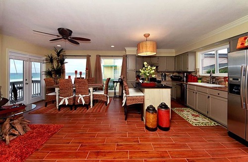 Crystal Beach House | Charming 3-Bed Beach Cottage Steps from the Sand + Free Private Beach Service