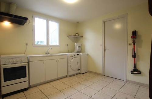 Tirepied Cottage | Charming cottage with garden, pets allowed, parking