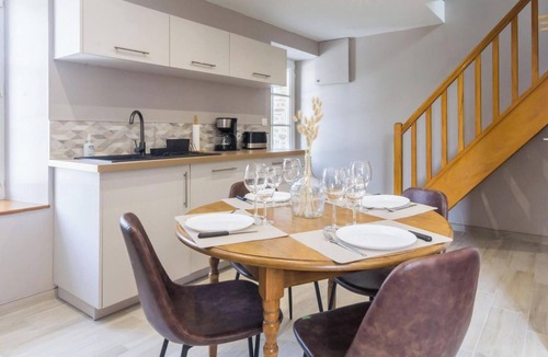 Creances Cottage | Charming stone house with courtyard and terrace in Créances
