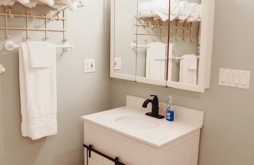 Dickinson Apartment | Charming studio with AC , WiFi, and 325 ft fishing pier with fishing lights.