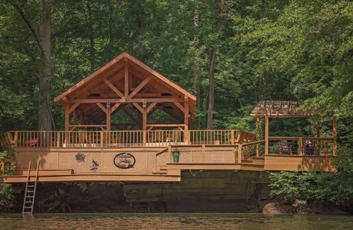 Benton Cabin | Cherokee private cabin in Riverside Resort