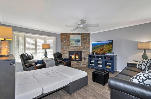 Blowing Rock Apartment | Chetola Resort- JUNIPER 5