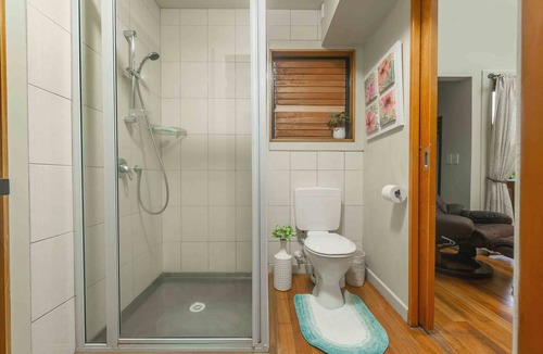 Muri Villa | Comfortable 2-Bedroom Villa surrounded by lush gardens