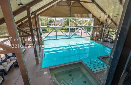 Oro-Medonte Apartment | Country Club Charm - 4-Bed Radiant Resort Condo
