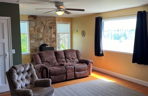 Mountain View Cottage | Country Cottage Near Waterton National Park