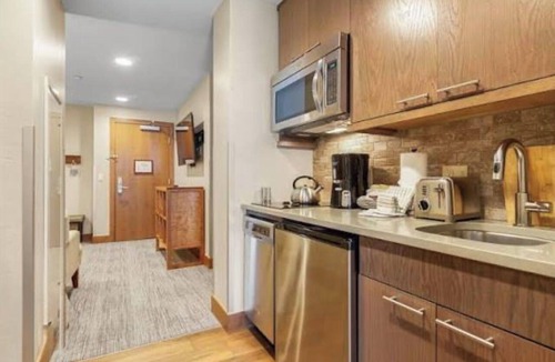 Peak 8 Resort | Cozy 1-bdrm suite in charming Breckenridge with 2 beds/sleeps 4. Ski in/ski out.