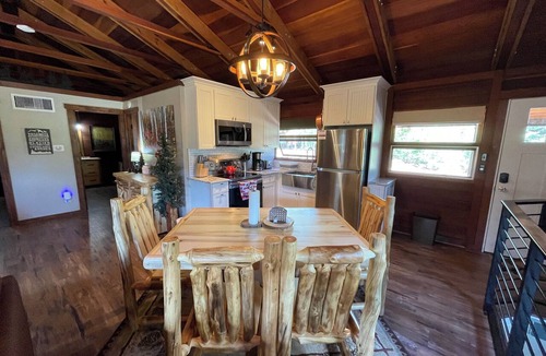 Rye Cabin | Cozy 2-bedroom cabin just 6 minutes to Bishop’s Castle or San Isabell lake.