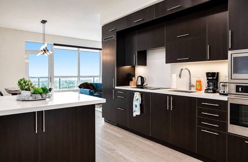 Willowdale Condo | Cozy 2BR 2BA Condo | Steps to Subway | Pool & Gym