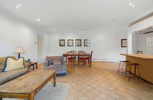 Westmount Cottage | Cozy & Bright 2-bedroom cottage in welcoming Westmount with AC