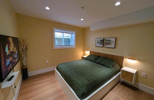 Maple Ridge Apartment | Cozy & Chic suite with wine cellar