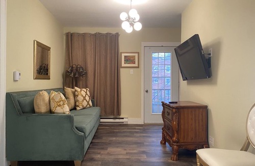 Dorval Apartment | cozy one bedroom apartment located in heart of dorval