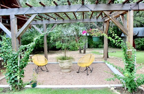 Oatmeal Cabin | Cozy Texas Hill Country Vacation Rental near Austin