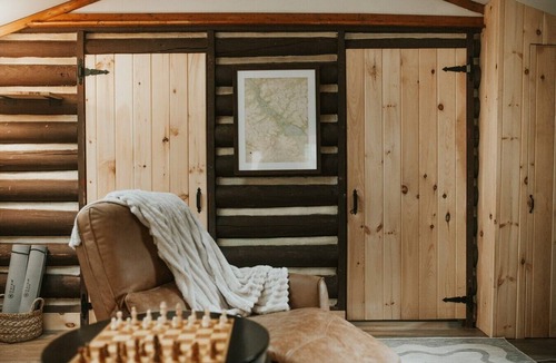 Susquehanna Trails Cabin | Creekside Cabin: Sauna | Hot Tub | Fire Pit | Romantic | Peaceful | Cozy