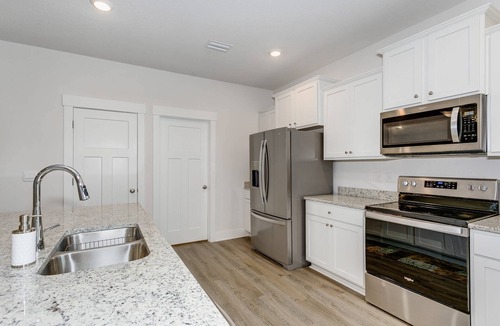 Gulf Breeze House | Dog Friendly |Fenced |New Build |Screened Patio |Minutes To Beach |King Master |2 Queens |Bunk Room