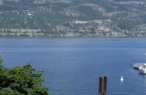 Kelowna Central Business District Hotel | Downtown Waterfront - beautiful views!