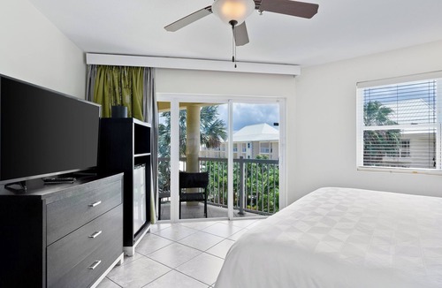 Crystal Harbour Apartment | Dream Getaway! Outdoor Pool and FREE Parking, Short Drive to Dolphin Discovery!
