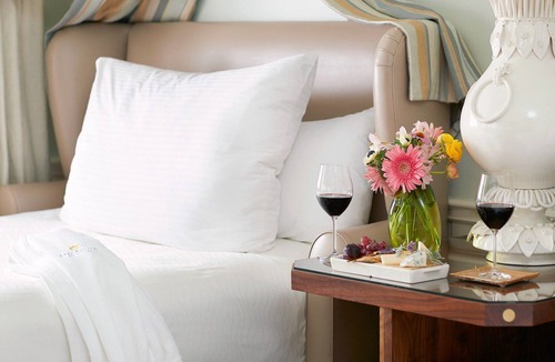 Lake Austin Village Hotel | Enjoy Lakefront Retreat w/Full Spa, Pools and Garden at Lodge-styled Resort