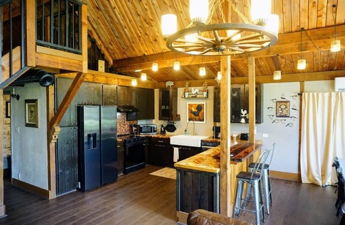 Hernando Cabin | Fall Specials Available! Access to secret spring, free canoes, Pet Friendly. Nature Lovers paradise! Discounts applied for stays longer than 7 days and 30 days!