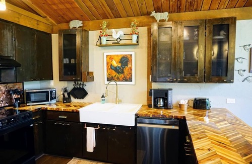 Hernando Cabin | Fall Specials Available! Access to secret spring, free canoes, Pet Friendly. Nature Lovers paradise! Discounts applied for stays longer than 7 days and 30 days!