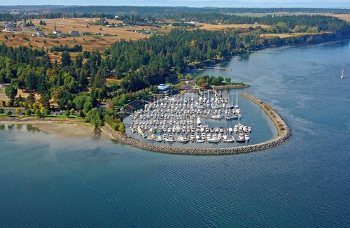 Sequim Hotel | Family-Centric Units Near Olympic State Park! Queen Beds w/Picnic Area