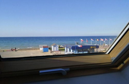 Langrune-sur-Mer House | Fisherman's cabin with an ocean view, sleeps 4 to 5 people, restaurants and activities 50 meters away