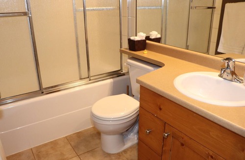 Silver Star Mountain Apartment | Fully Equipped Studio Right at Chairlift! An amazing Ski In/Out Location!