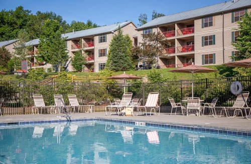 South Lee Hotel | Holiday Inn Club Vacations Oak n Spruce Resort in the Berkshires
