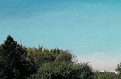 Ashfield-Colborne-Wawanosh Cottage | Huron-waterfront cottage6 bedrooms3baths with Hot tub/outdoor shower/pets2.
