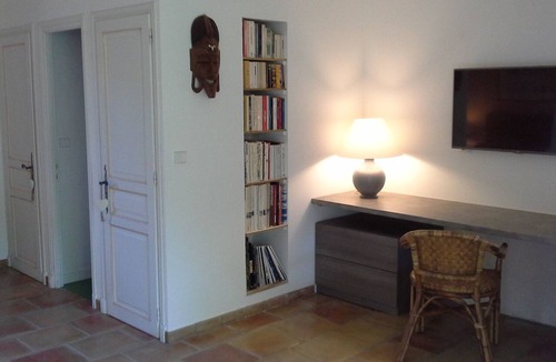 Tourrettes House | Independent 30m2 bedroom twinned with Provencal country house