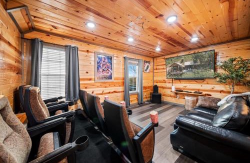Pigeon Forge House | Indoor Pool, Sauna, Hot Tub, Theater Room & PS5, Game Room, Sleeps 14, Dollywood