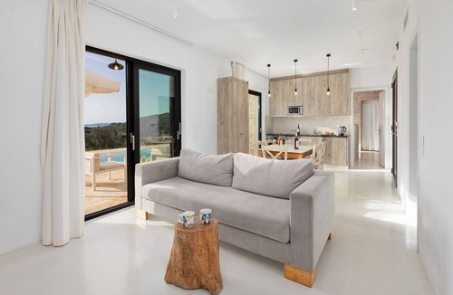 Kavvadades Villa | Indulge in Opulence at Lithari Enac—Luxury Villa with Private Pool