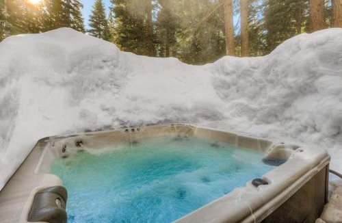 Truckee House | Inviting home in Northstar Ski Resort with private hot tub & sauna pool access