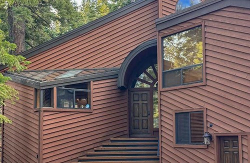 Truckee House | Inviting home in Northstar Ski Resort with private hot tub & sauna pool access