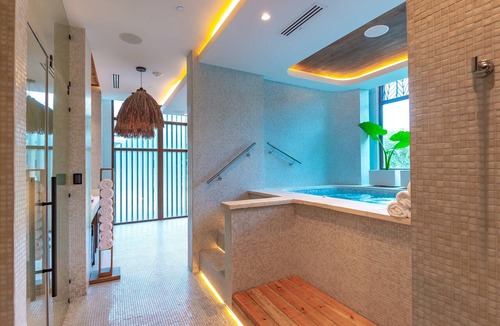 Antoneys Cay Resort | Kimpton Grand Roatan Resort And Spa by IHG