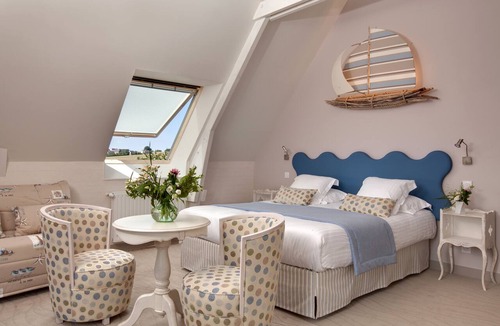 Marcey-les-Greves Hotel | La Ramade