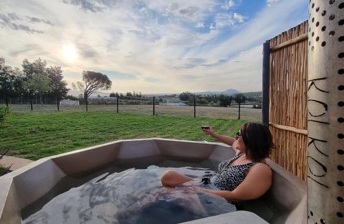 Wellington Resort | La Vita Romantic Getaway Cabin