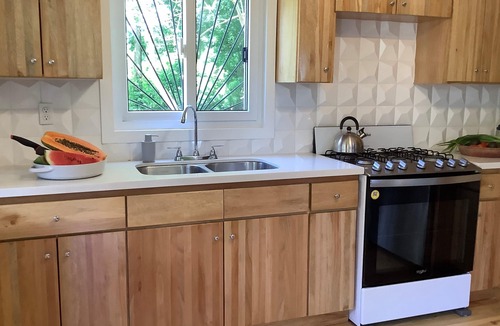 Antoneys Cay Cottage | Located in a quiet corner of West End Village; hub of Roatan’s tourism center.