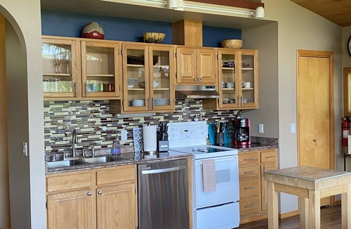 Sequim Cabin | Lovely Private Sunny Cabin Home With Woods, Meadow and Wildlife. Pet friendly.