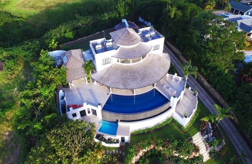 Lancaster Villa | Luxury Art Filled Villa with Pool and Ocean Views - Martello House (6 bed)